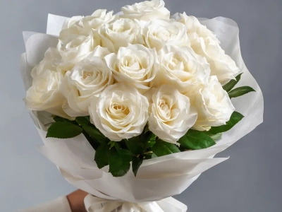 Белые розы «Молочная нежность»