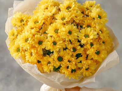 Монобукет из желтых кустовых хризантем