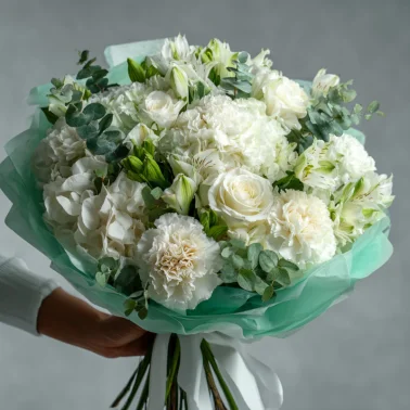 Букет с гвоздиками «Мятная прохлада»