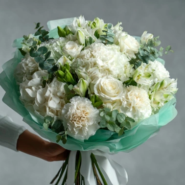 Букет с гвоздиками «Мятная прохлада»