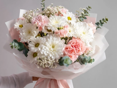 Букет с гвоздиками «Праздничное настроение»