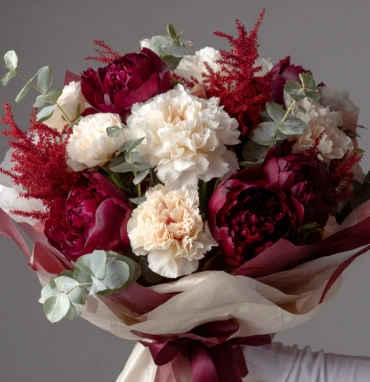 Букет с пионами «Бархатный шелест»