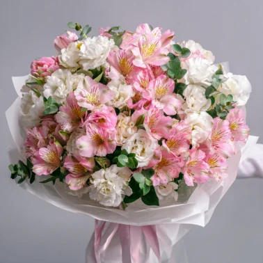 Букет с эустомами «Чистое вдохновение»