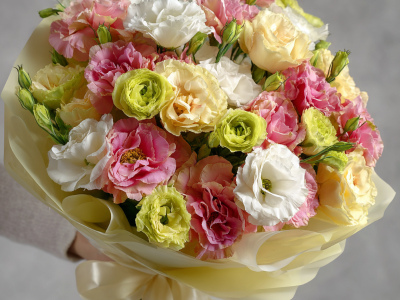 Букет с эустомами «Лепестковая симфония»