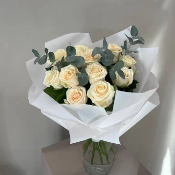 Букет с розами«Нежный белый букет»