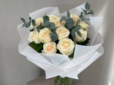 Букет с розами«Нежный белый букет»