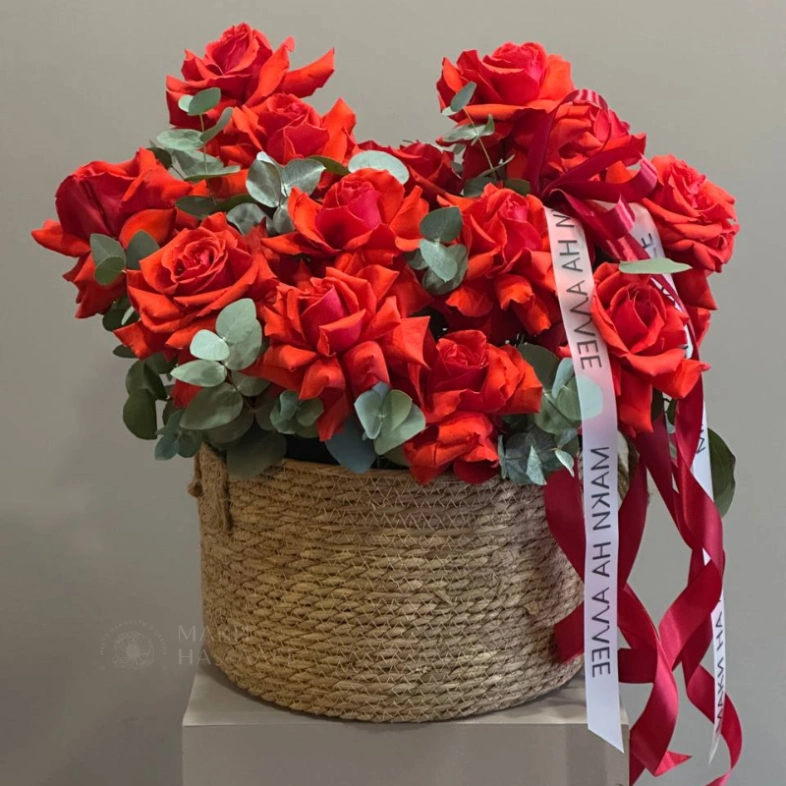 Компоцизия из красных роз &laquo;Огненный букет&raquo;