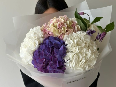 Букет с гортензией