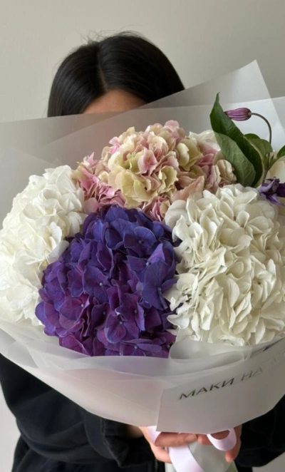 Букет с гортензией