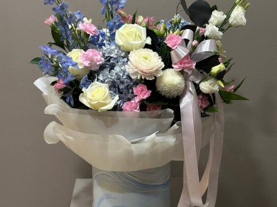 Цветы в шляпной коробке «голубой бриз»