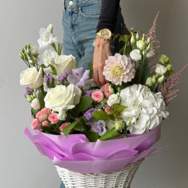 Композиция в корзине «нежное очарование»