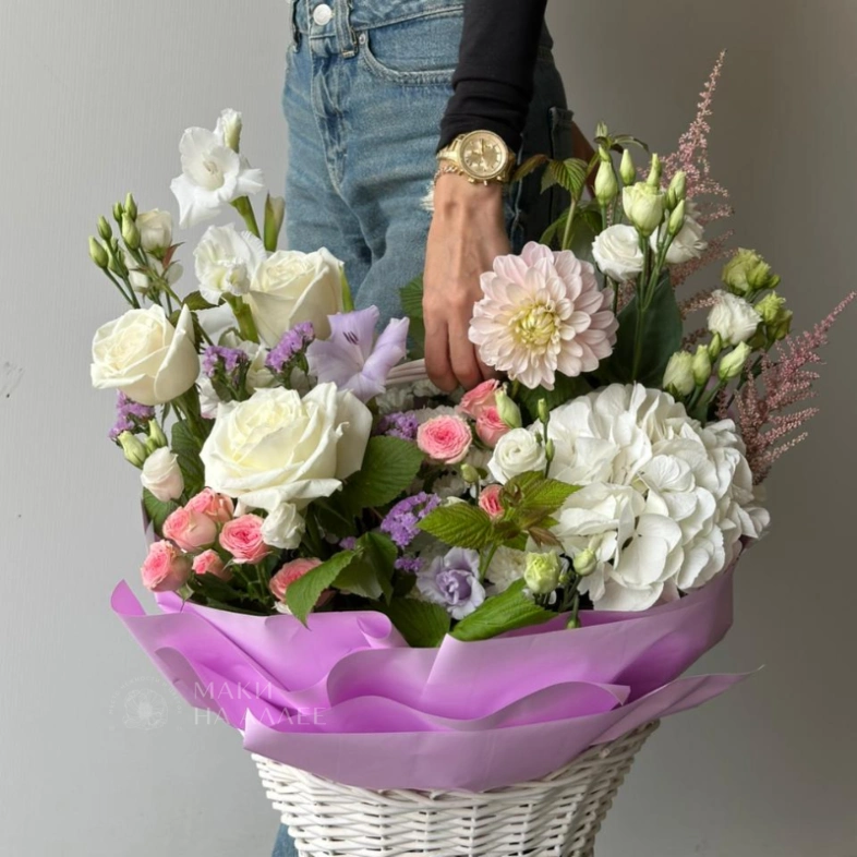 Композиция в корзине &laquo;нежное очарование&raquo;