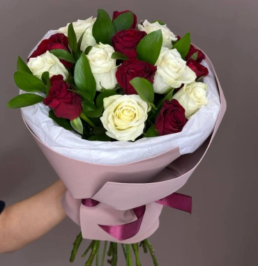 Букет Эквадорских роз «Контраст»