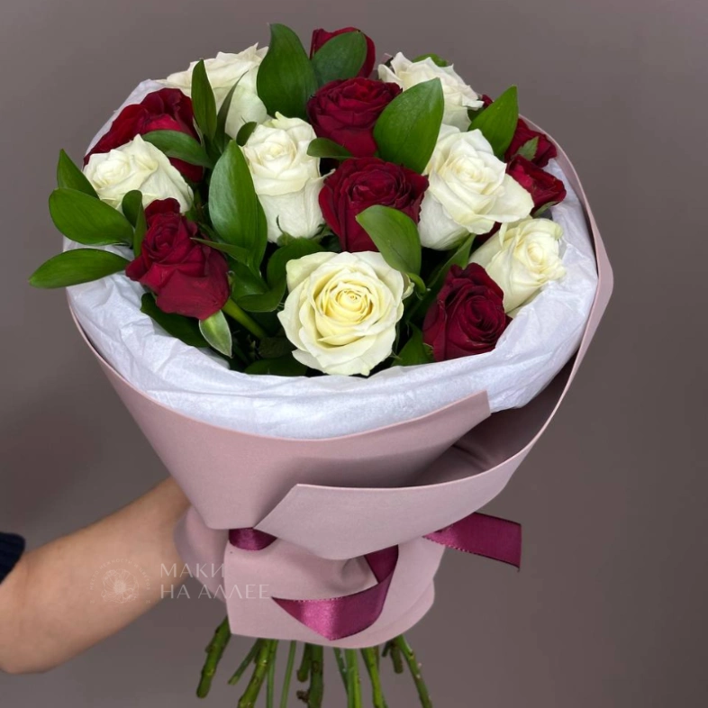 Букет Эквадорских роз &laquo;Контраст&raquo;