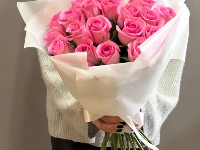 Букет из 19 розовых роз