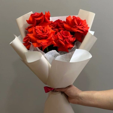 Букет с розами «Красное совершенство»
