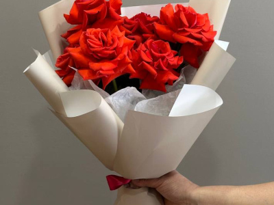 Букет с розами «Красное совершенство»