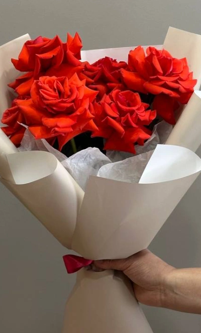 Букет с розами «Красное совершенство»