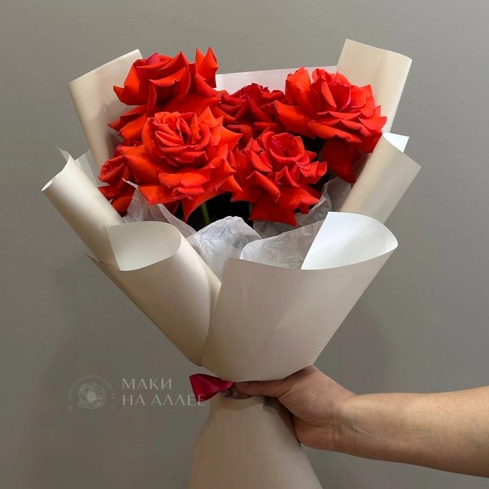 Букет с розами &laquo;Красное совершенство&raquo;