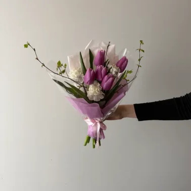 Букет с тюльпанами «весенняя нежность»