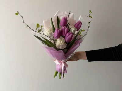 Букет с тюльпанами «весенняя нежность»